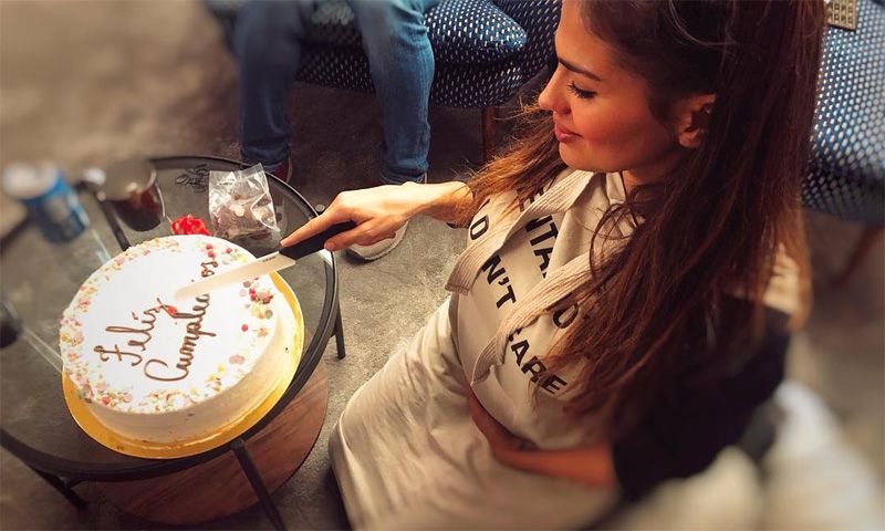 Sara Sálamo recibe una gran sorpresa en su último cumpleaños antes de ser mamá