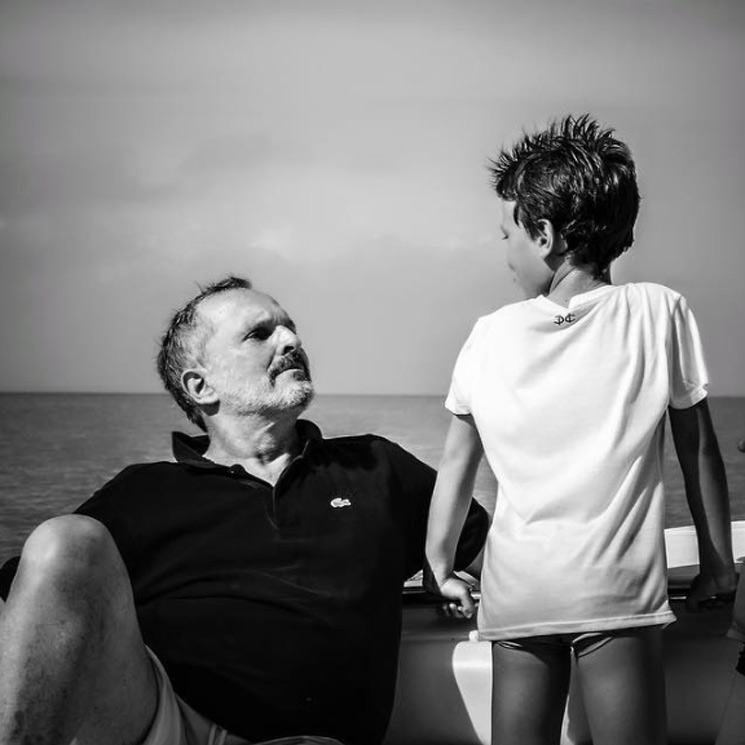 En ¡HOLA!, Miguel Bosé: 'No estoy enfermo. Soy superfeliz y mis hijos me dan la vitalidad diaria que necesito'