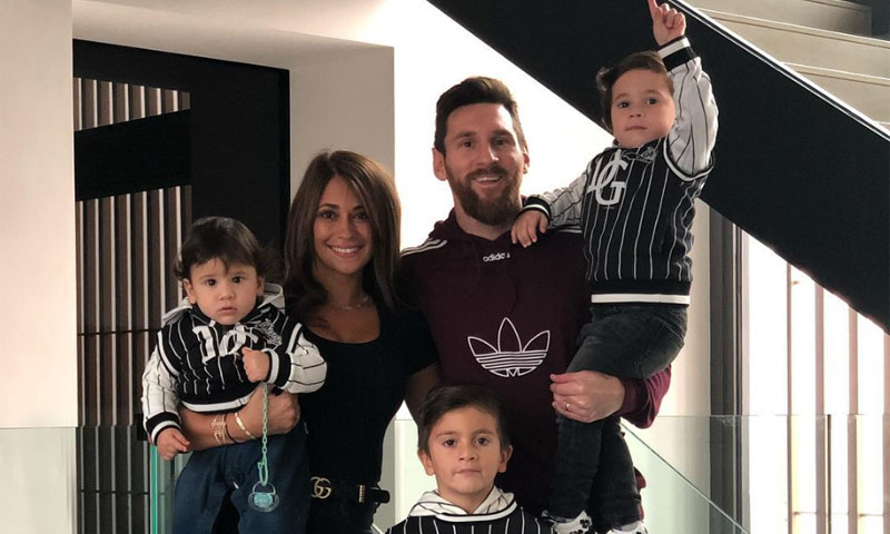 ¡Todo un 'showman'! Antonela Roccuzzo presume de su hijo Mateo cantando 'El Zorro'