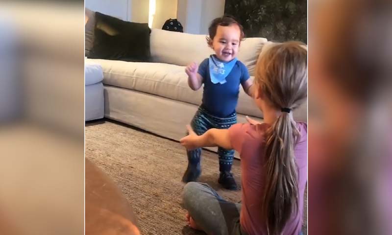 Los nueve pasos más díficiles del hijo de Jessica Alba