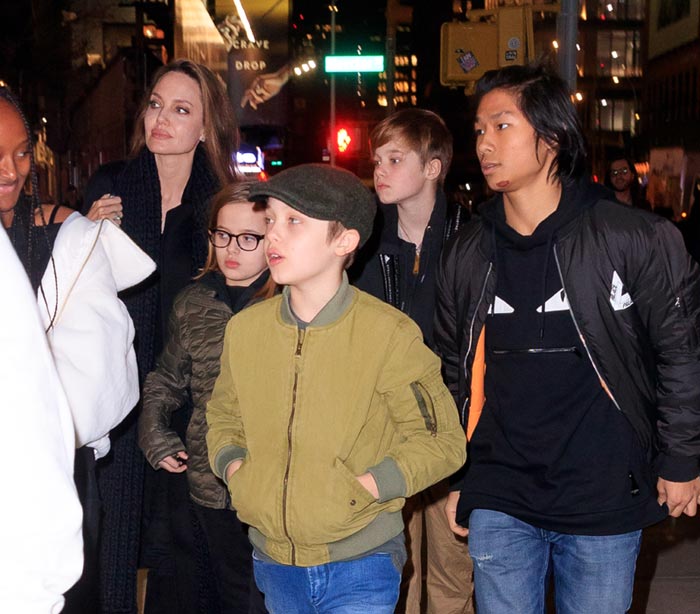 Angelina Jolie con sus hijos en NY