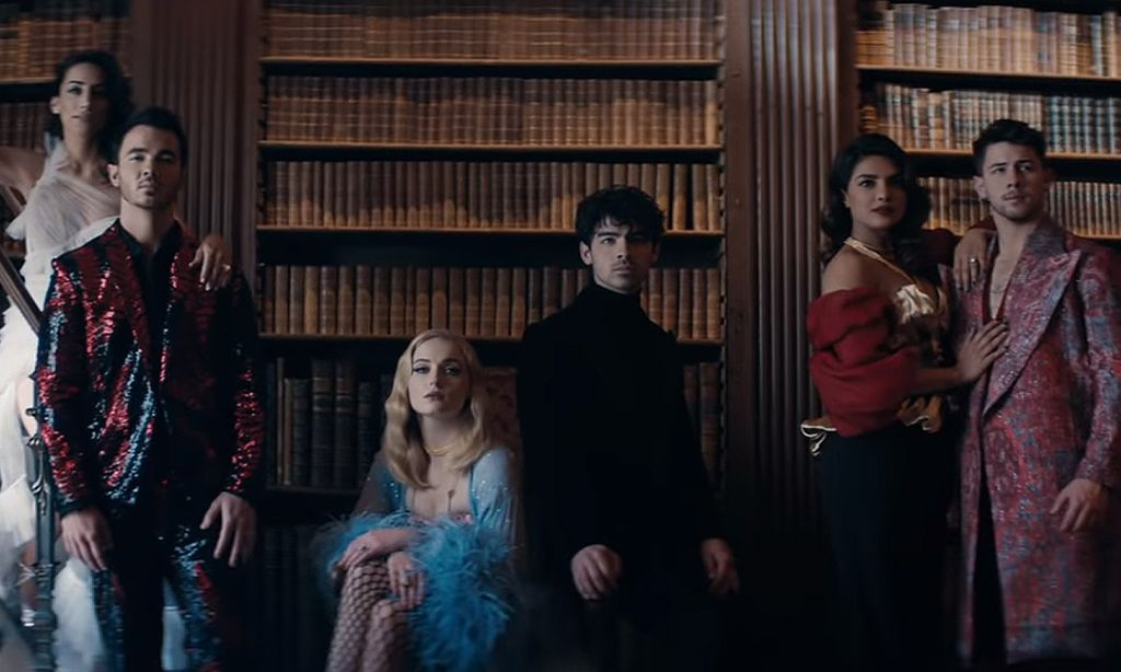 Los Jonas Brothers vuelven a la música... ¡acompañados por sus chicas!