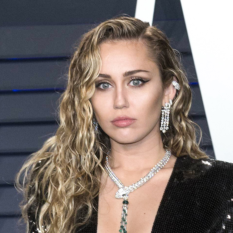 Miley Cyrus, rota tras la muerte de una de las concursantes de su equipo en 'La Voz'