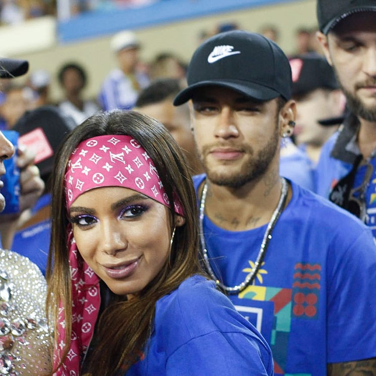 ¡La vida es un carnaval! Neymar se divierte muy bien acompañado en Brasil