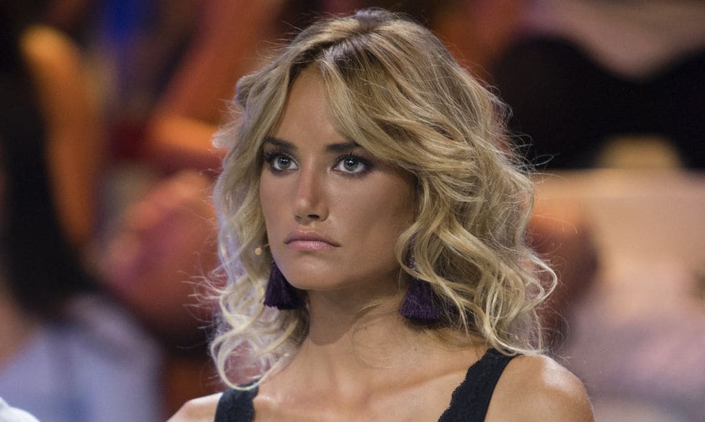 Alba Carrillo dice 'basta' ante los ataques en un día clave para la mujer