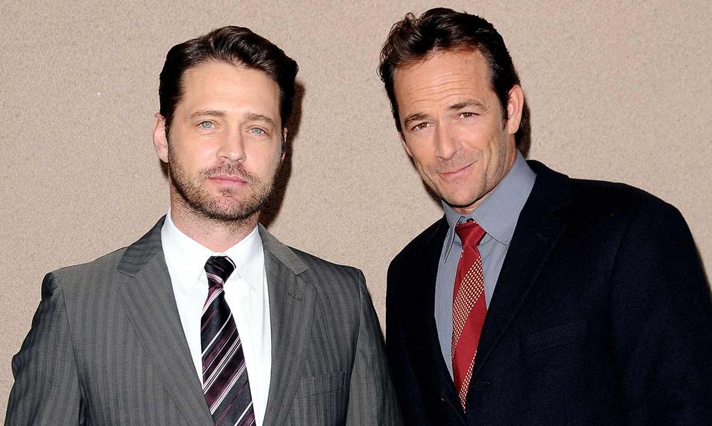 Jason Priestley, roto ante la muerte de Luke Perry: 'Era una luz increíblemente brillante'