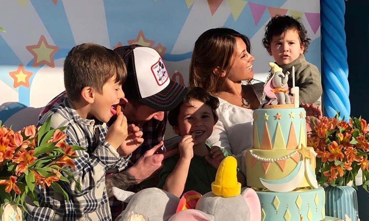 Con muchos globos y una gran tarta de Dumbo: así fue el cumpleaños de Ciro, el hijo pequeño de Leo Messi y Antonela Roccuzzo