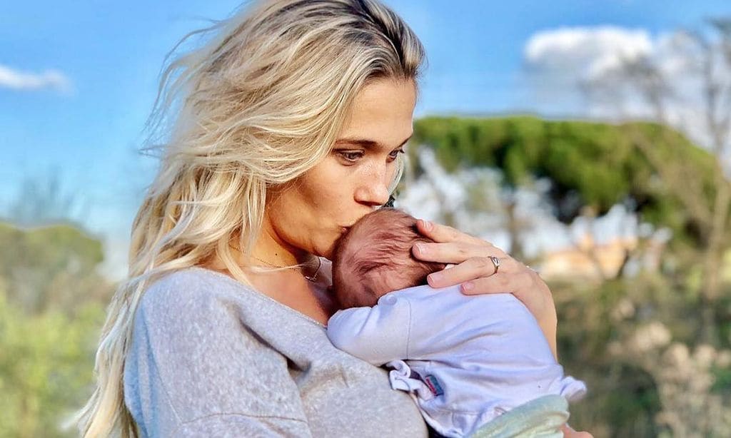¡La foto más tierna! Patricia Montero celebra así el primer mes de su pequeña Layla