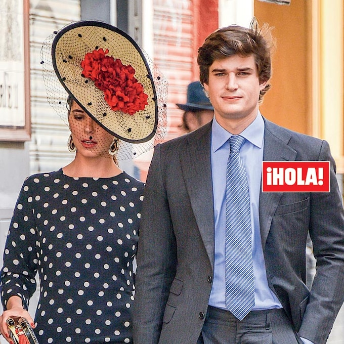 En ¡HOLA!, Carlos Fitz-James y Belén Corsini hacen oficial su noviazgo en Sevilla