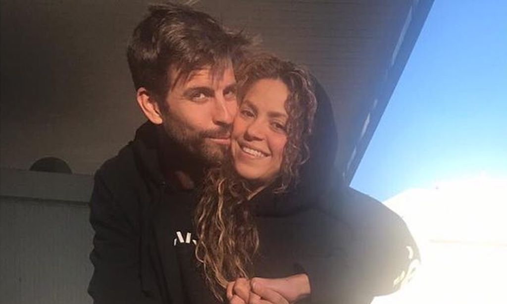 ¡Con mimos incluidos! Shakira y Piqué, la viva imagen de la felicidad mientras lavan el coche