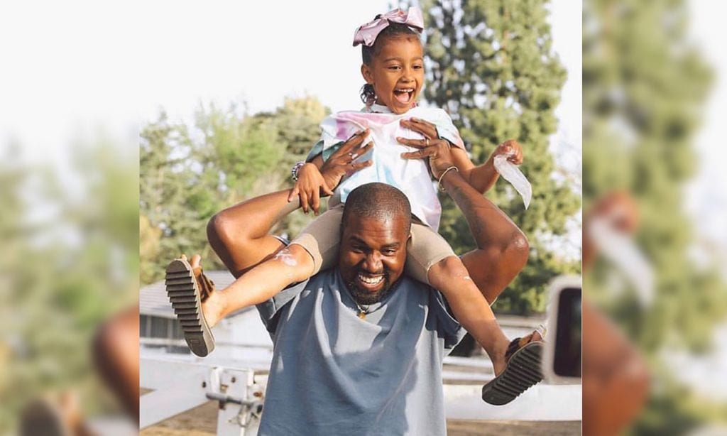 North West sigue los pasos de su padre Kanye y se anima a cantar durante el 'Sunday Service'