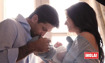 Los cariñosos gestos de Ana Boyer y Fernando Verdasco con su bebé en su posado para ¡HOLA!