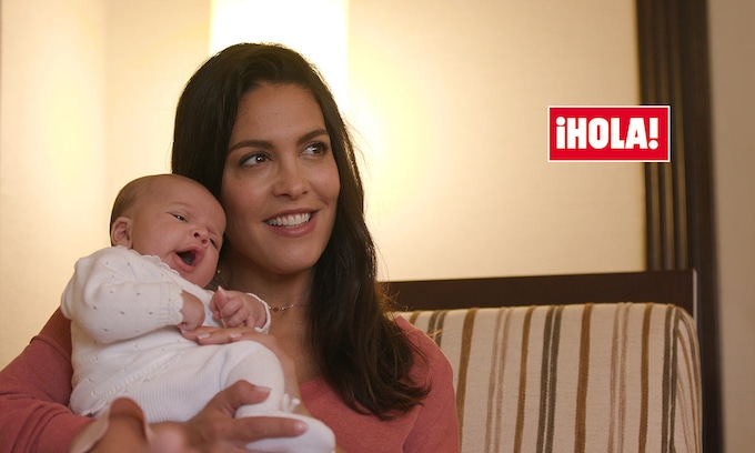 Lorena Castell presenta a su bebé en ¡HOLA!