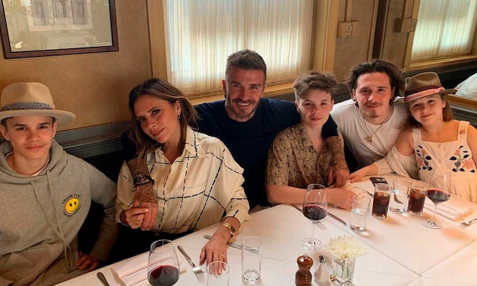David Beckham con su familia durante el cumpleaños del deportista