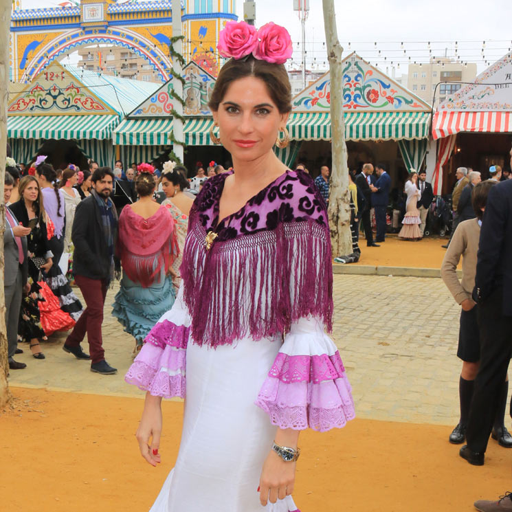 Lourdes Montes presume de su hija, una 'miniflamenca' en plena Feria de Abril