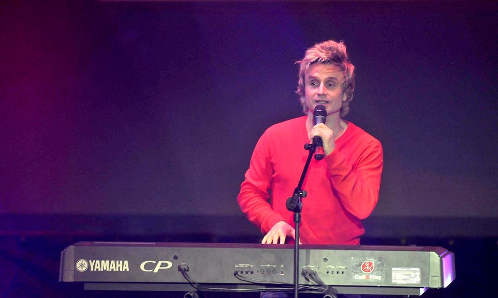 Nacho Cano se volverá a subir a un escenario este verano, pero lo hará sin Mecano