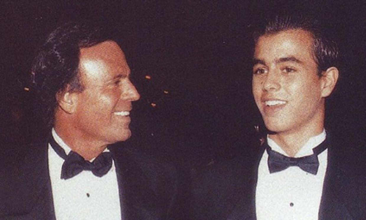 Julio Iglesias envía un cariñoso mensaje de cumpleaños a su hijo Enrique Iglesias