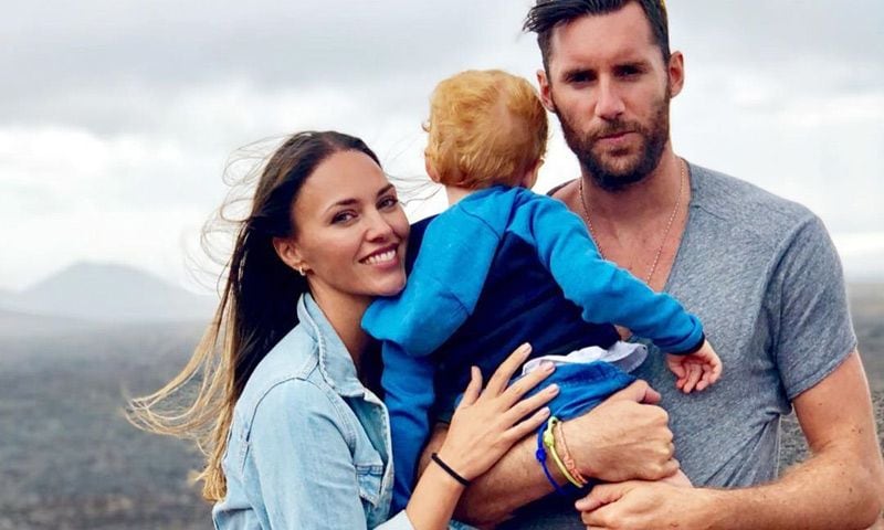 Alan, el hijo de Helen Lindes y Rudy Fernández, ya ejerce de perfecto hermano mayor con Aura
