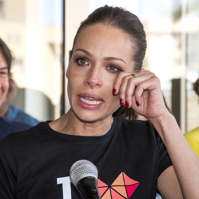 Eva González no puede evitar las lágrimas en un acto benéfico con niños hospitalizados