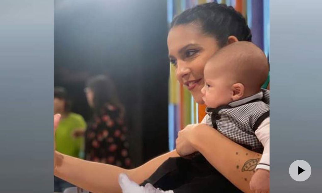 Lorena Castell se lleva a su hijo al trabajo ¡vestido de chulapo!