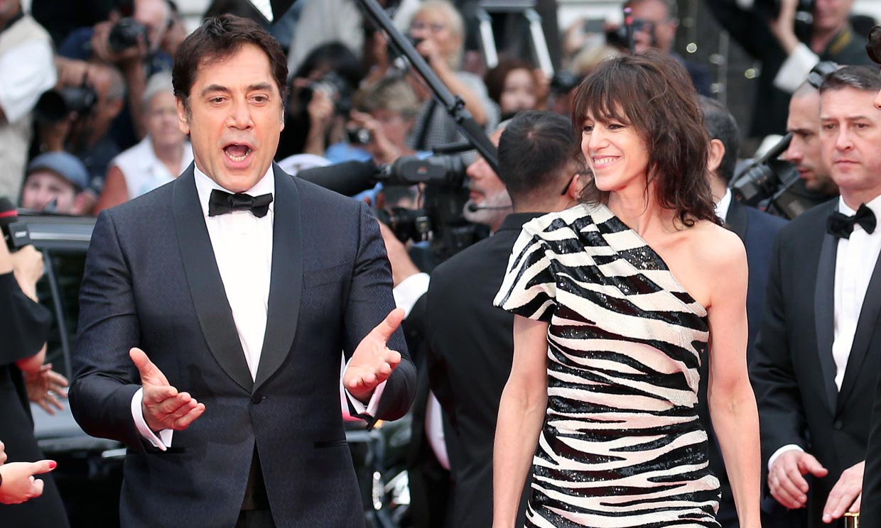 El baile de Javier Bardem, la elegancia de Nieves Álvarez y el colorido de Almodóvar ponen el acento español en Cannes