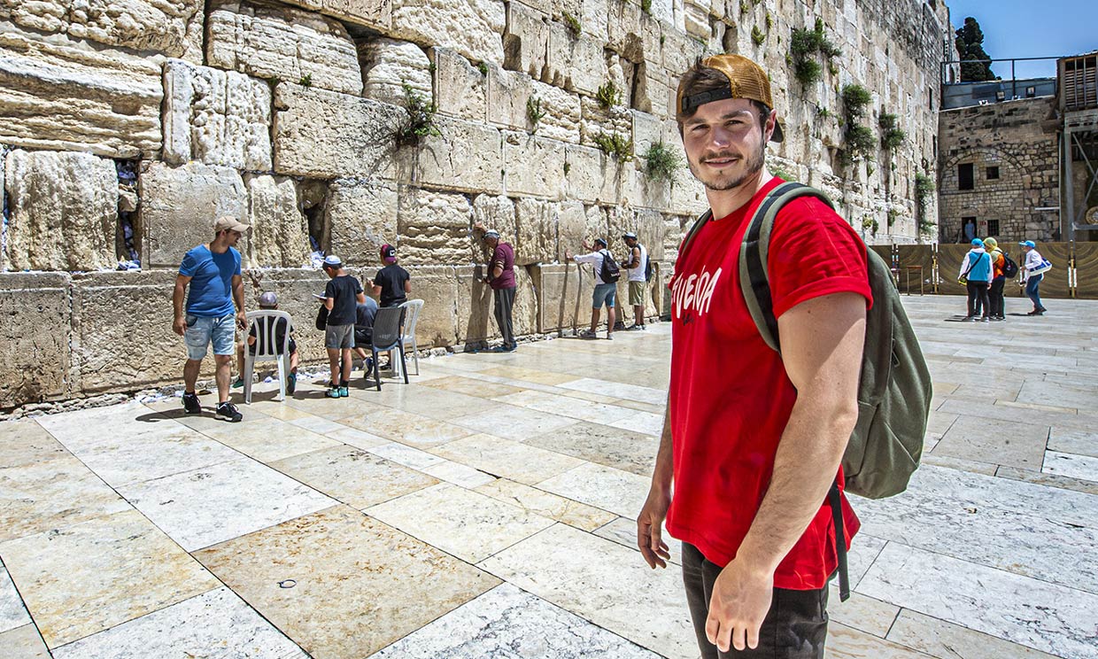 Cultura, fans y desconexión: Miki se 'escapa' de los ensayos eurovisivos para visitar Jerusalén