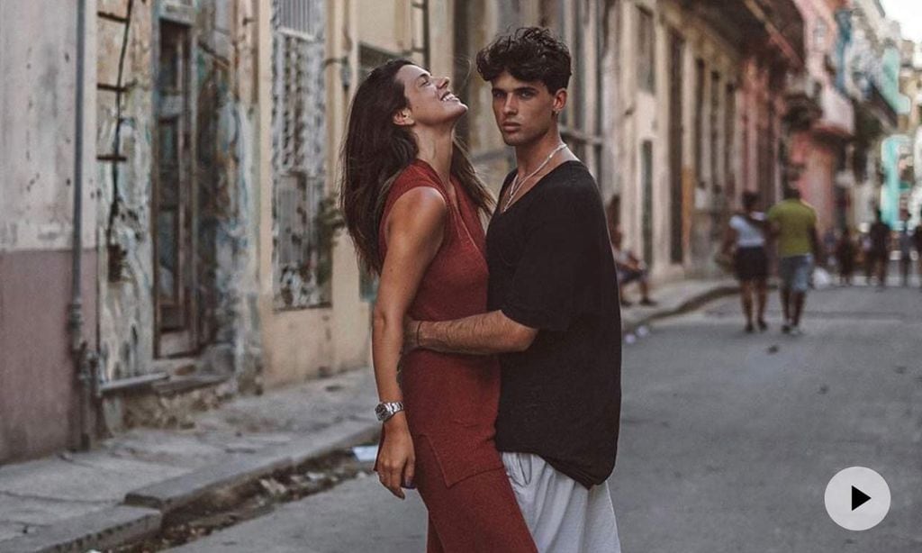 La improvisada 'boda' de Laura M. Flores y Daniel Illescas en Cuba y rodeados de 'influencers'