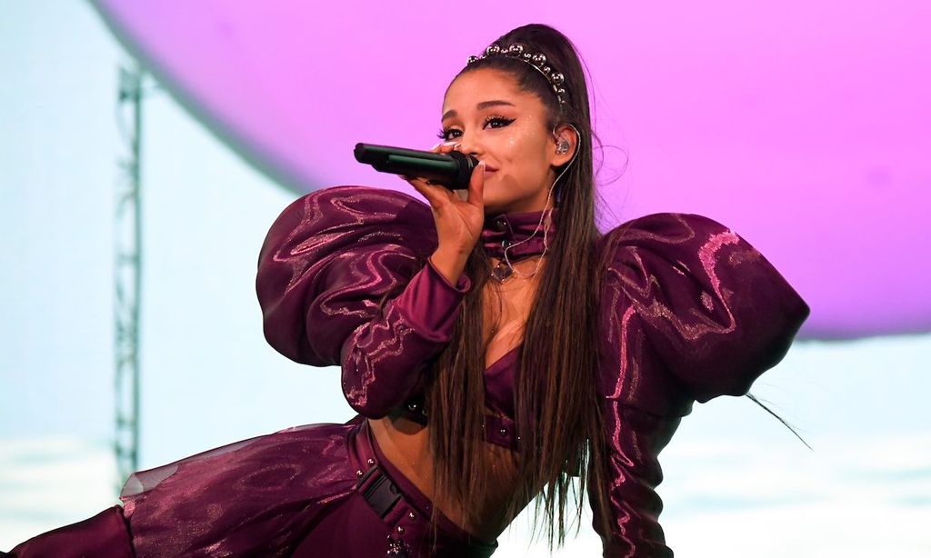 ¡Una mujer de altos vuelos! Ariana Grande, astronauta por un día en la NASA