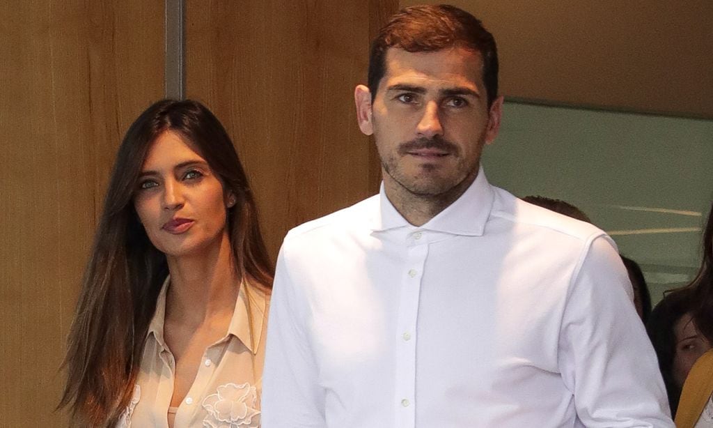 Iker Casillas no se separa de Sara Carbonero, que sigue ingresada en el hospital