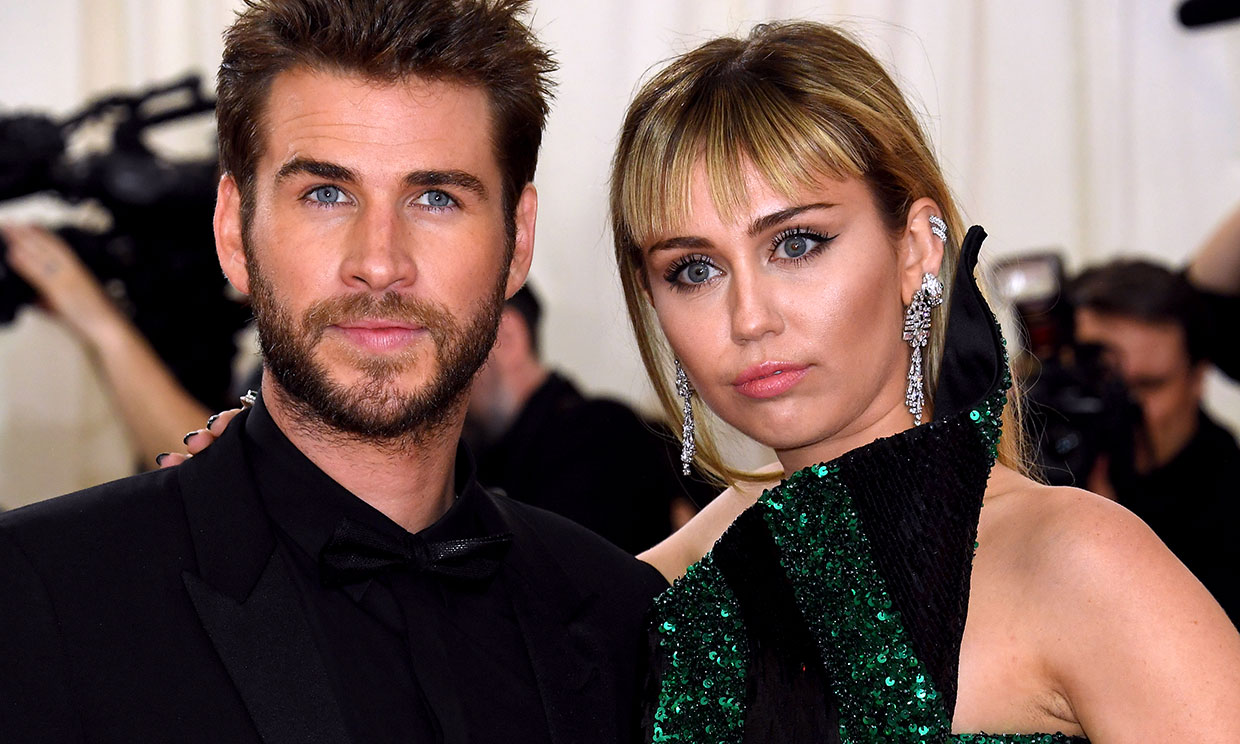Miley Cyrus y Liam Hemsworth desatan pasiones en su llegada a Barcelona