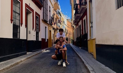David Beckham y Victoria no están solos, ¡han viajado en familia a Sevilla!