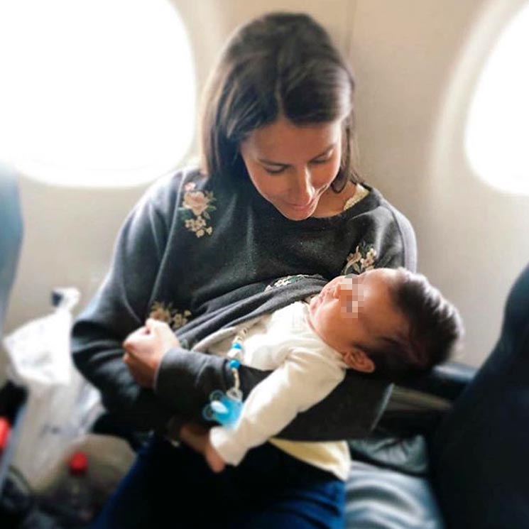 ¡Un bebé de altos vuelos! Ana Boyer demuestra que su hijo Miguel es el mejor compañero de viaje