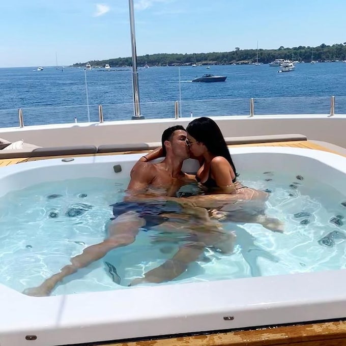 El divertido parque acuático que han montado Cristiano Ronaldo y Georgina Rodríguez durante sus vacaciones