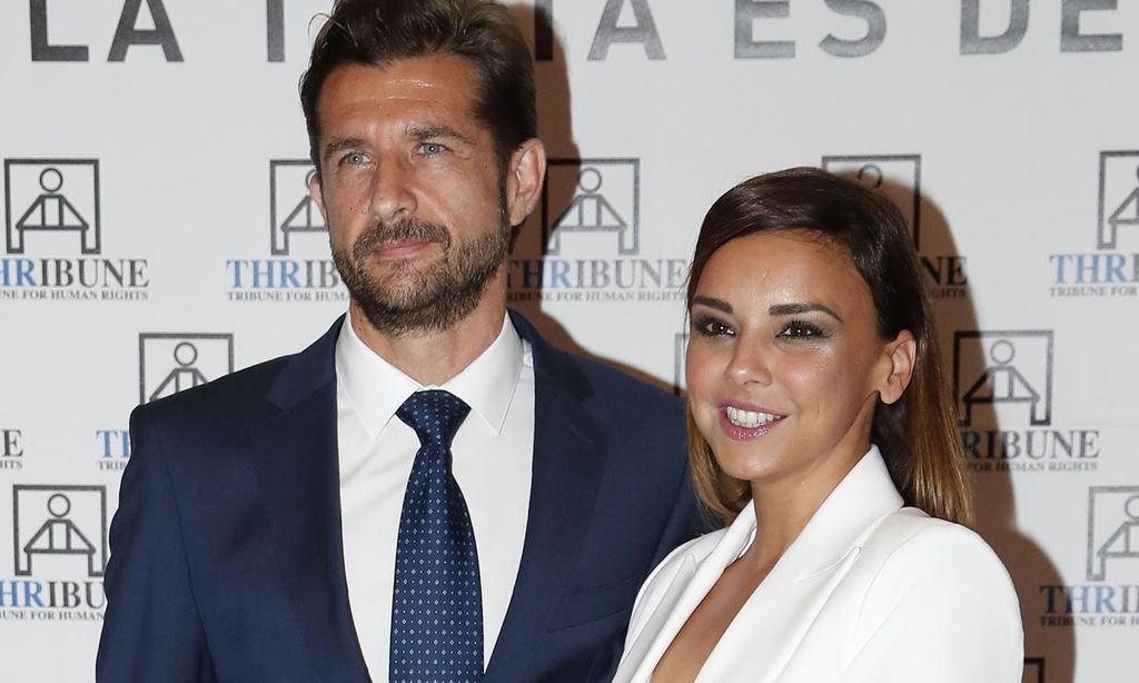 Chenoa confirma a ¡HOLA! sus planes de boda con Miguel Sánchez Encinas