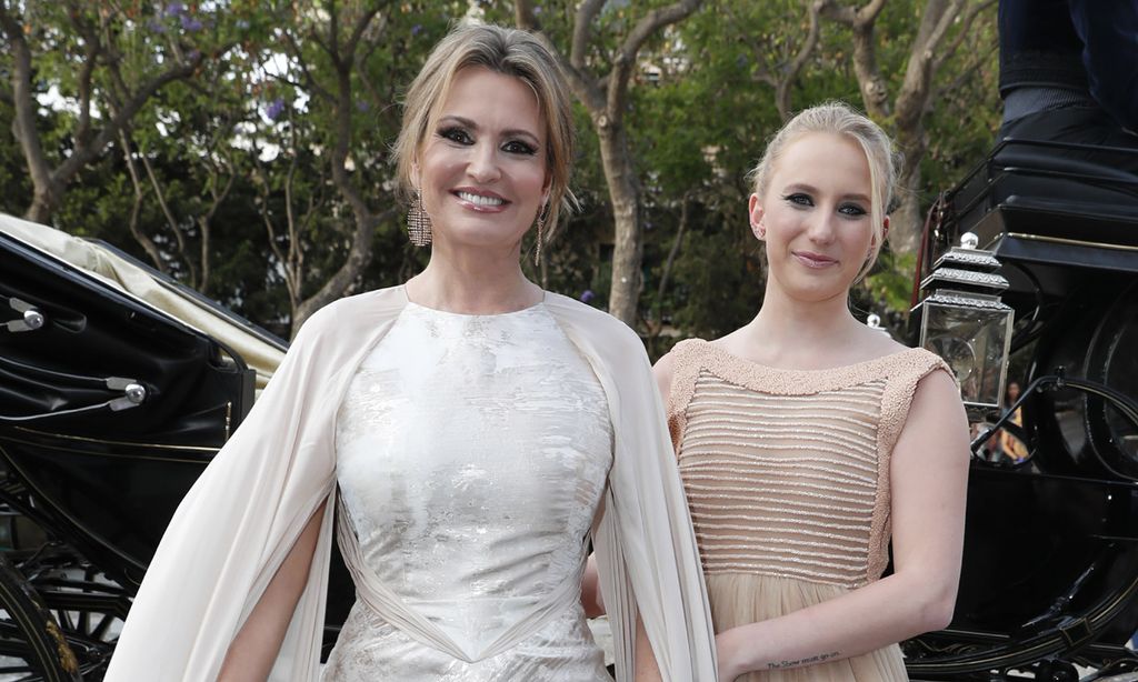 En ¡HOLA!: Ainhoa Arteta, una novia acompañada por una dama de honor muy especial, su hija Sarah