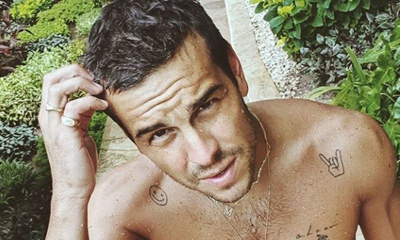 Mario Casas 'compite' con Blanca Suárez por el posado del verano y revoluciona las redes