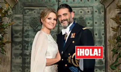 En ¡HOLA!, el beso de Ainhoa Arteta y Matías Urrea y otros momentos inolvidables de su boda