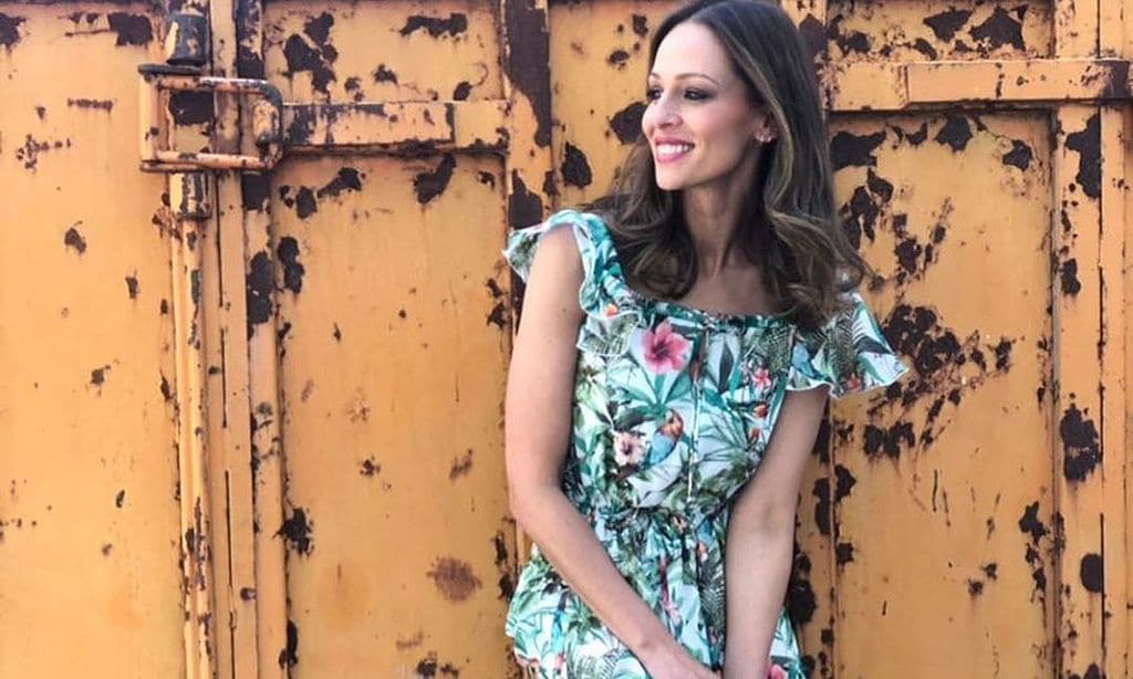 El primer chapuzón del verano de Eva González y su hijo Cayetano