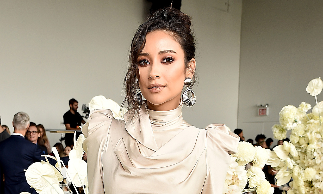 Shay Mitchell sorprende anunciando que está embarazada ¡y sale de cuentas el mes que viene!