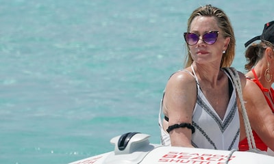 Playa, sol, paseos en barco y buena comida: las vacaciones de Melanie Griffith en Formentera
