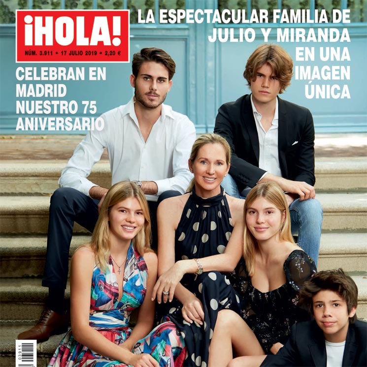 En ¡HOLA!, la espectacular familia de Julio y Miranda en una imagen única