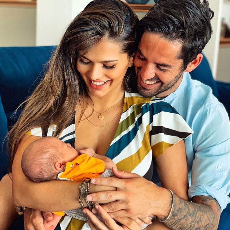 Sara Sálamo e Isco Alarcón comparten la primera foto de su bebé y desvelan su nombre