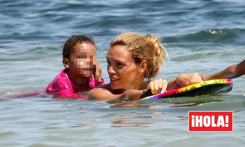 EXCLUSIVA: Esther Cañadas y su hija Galia, juegos y diversión en las aguas de Ibiza