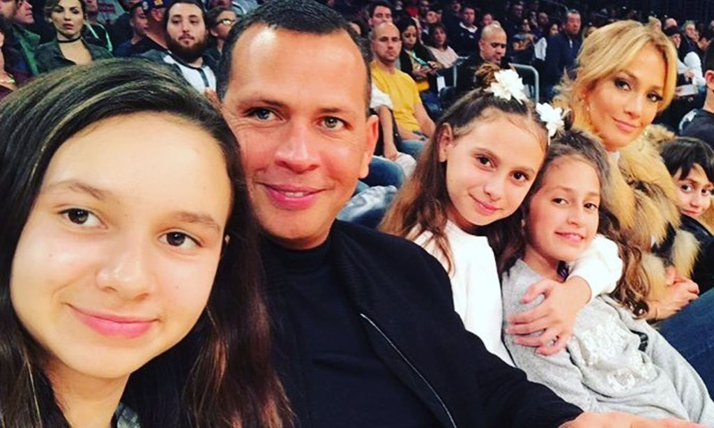 Jennifer Lopez cumple 50 años sus hijos se convierten en