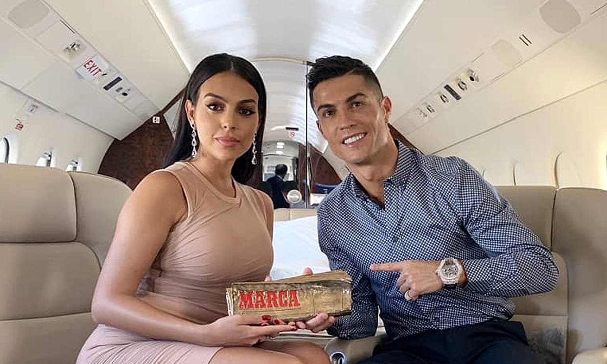 Cristiano Ronaldo y Georgina Rodríguez, recibidos como 'leyendas' en su vuelta exprés a Madrid