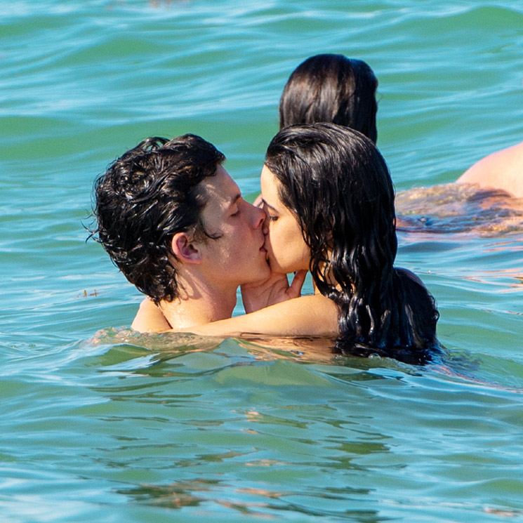 Camila Cabello y Shawn Mendes se comen a besos
