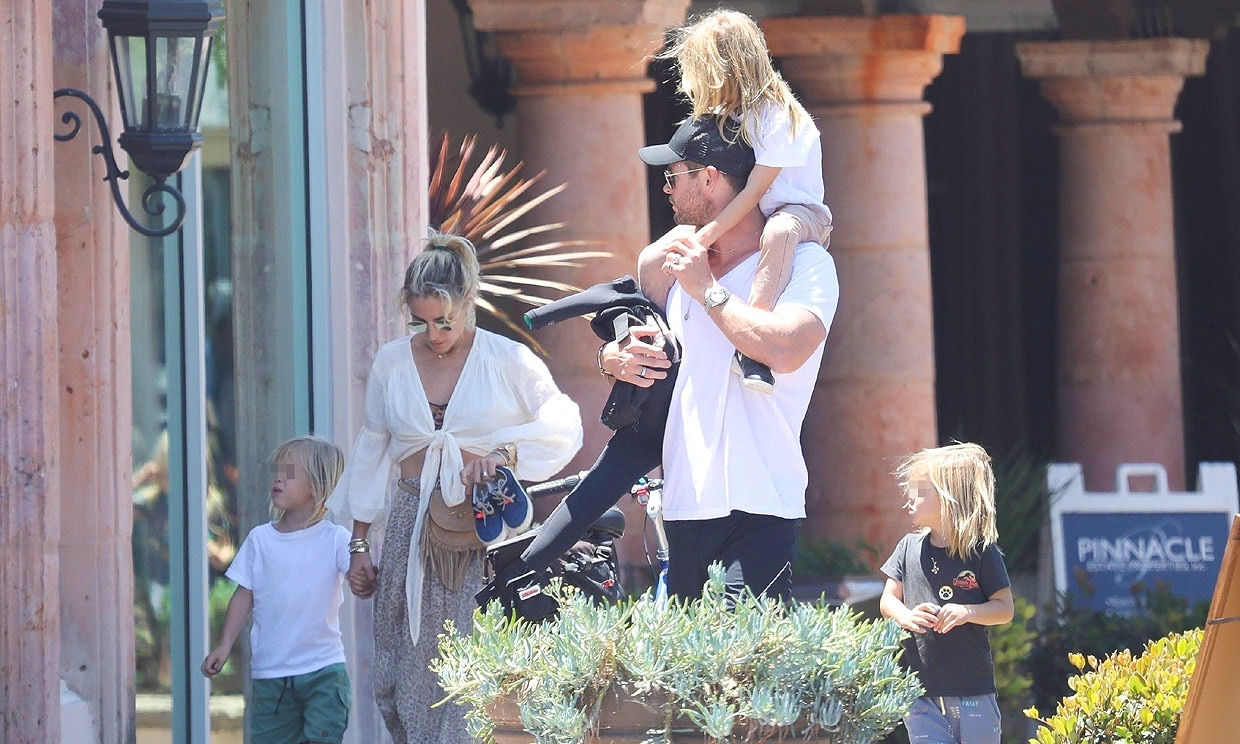 Elsa Pataky y Chris Hemsworth recorren el mundo con sus hijos