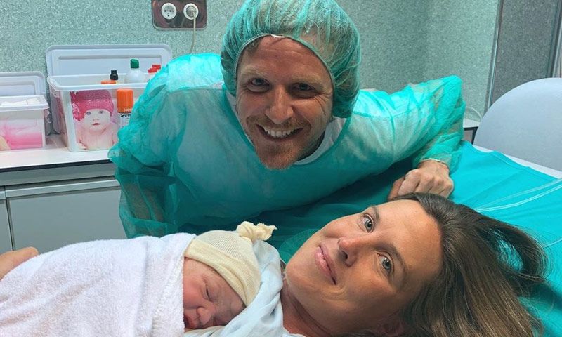 Álvaro de la Lama y Emilia Alfaro presentan a su segundo hijo