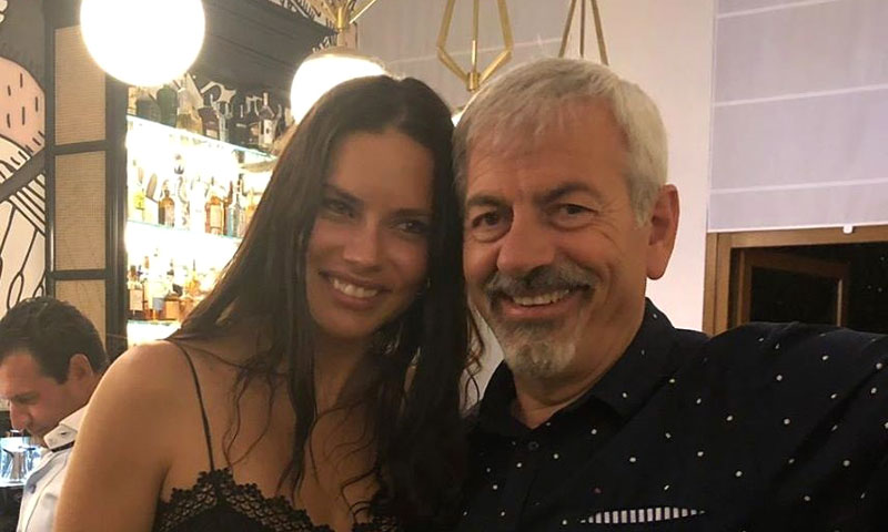El inesperado encuentro de Carlos Sobera y Adriana Lima en sus vacaciones por Marbella