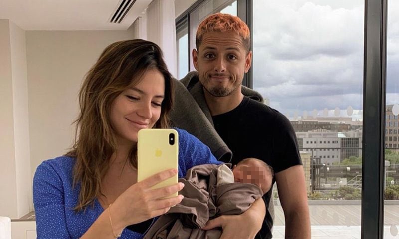 Sarah Kohan lleva por primera vez a su hijo a ver un partido de Chicharito